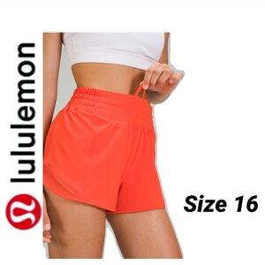 Lululemon Hotty Hot High-Rise Short 2.5" size 16​